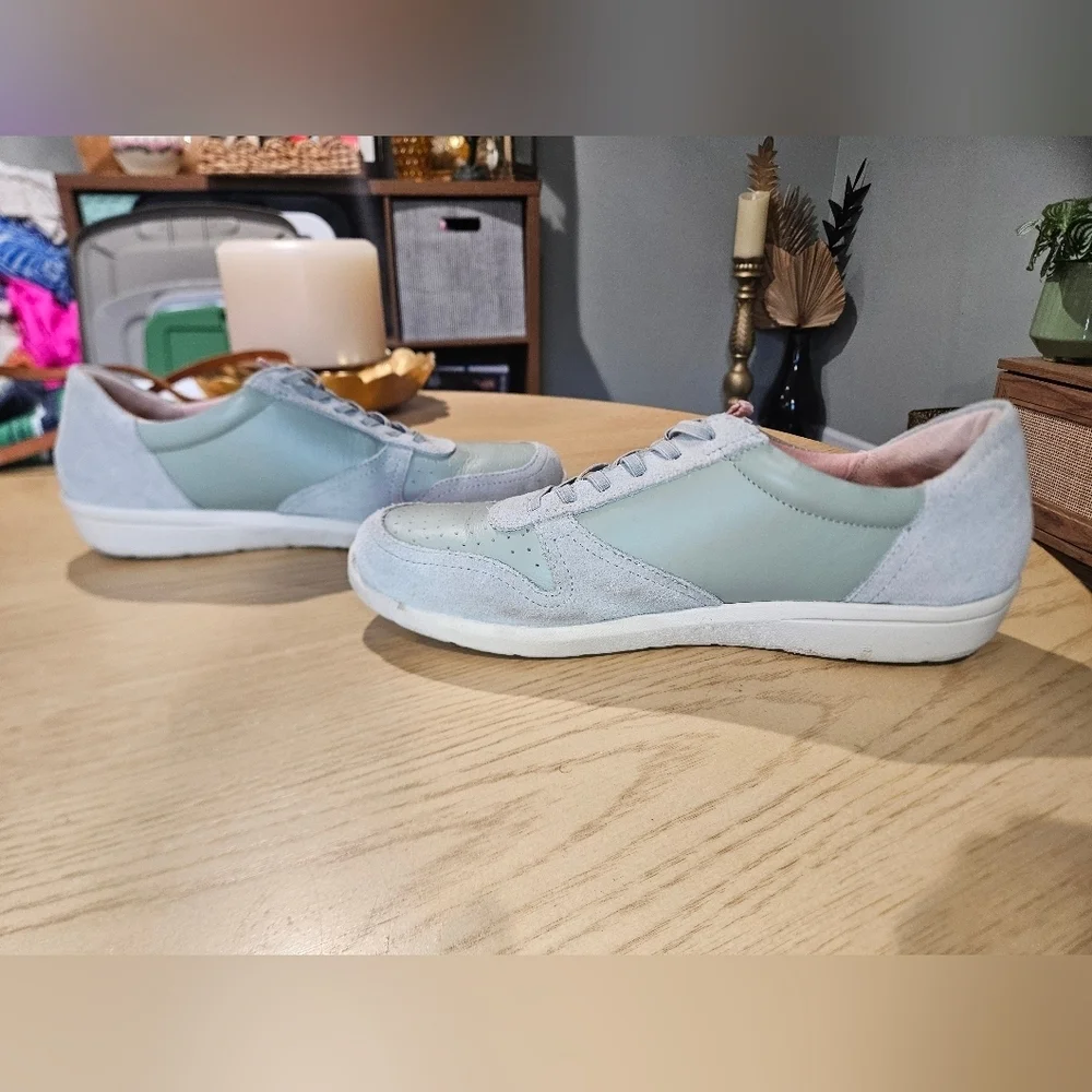 VIONIC Magnolia Karigan Leather & Suede Sneakers – Sage – Size 8